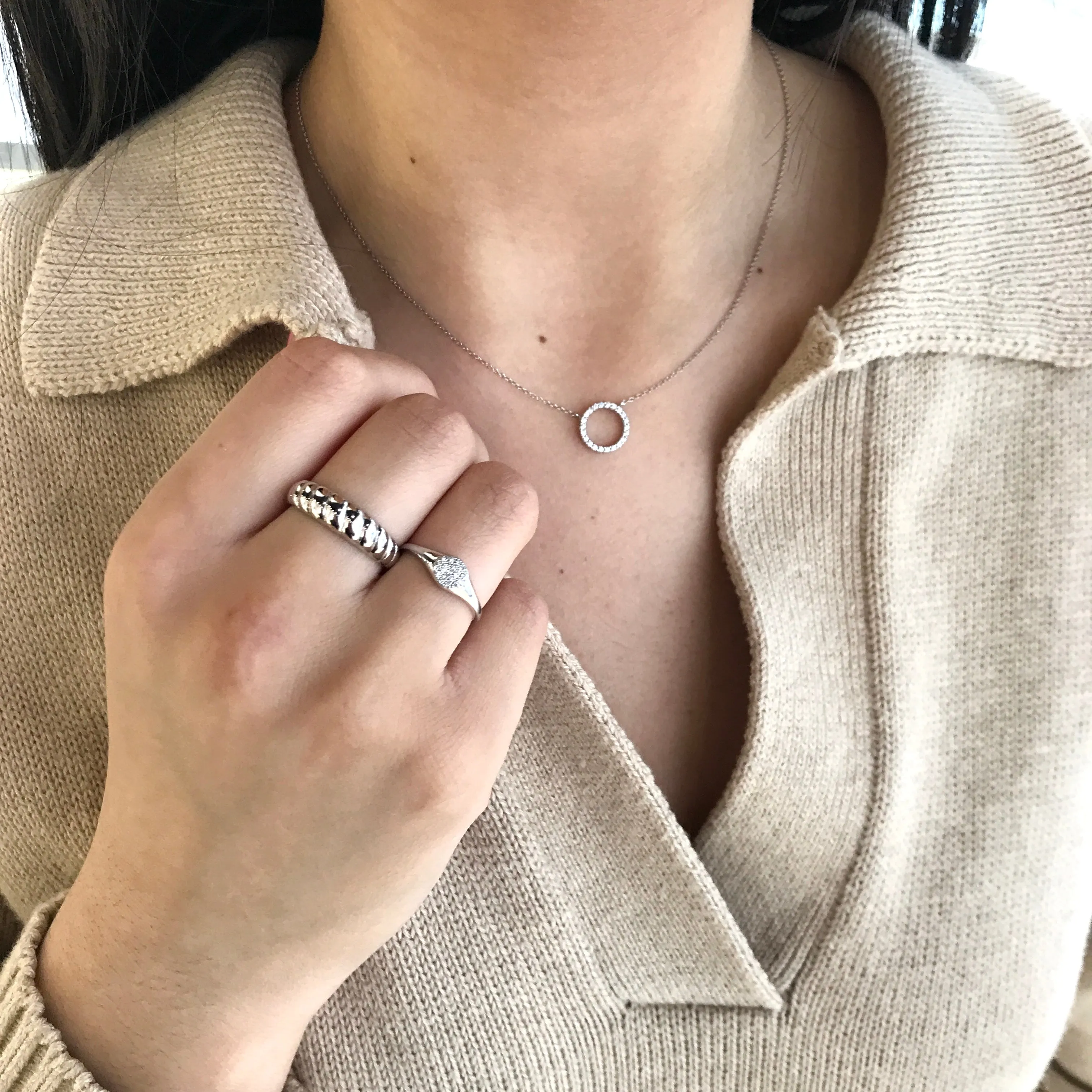 10k White Gold CZ Circle Necklace