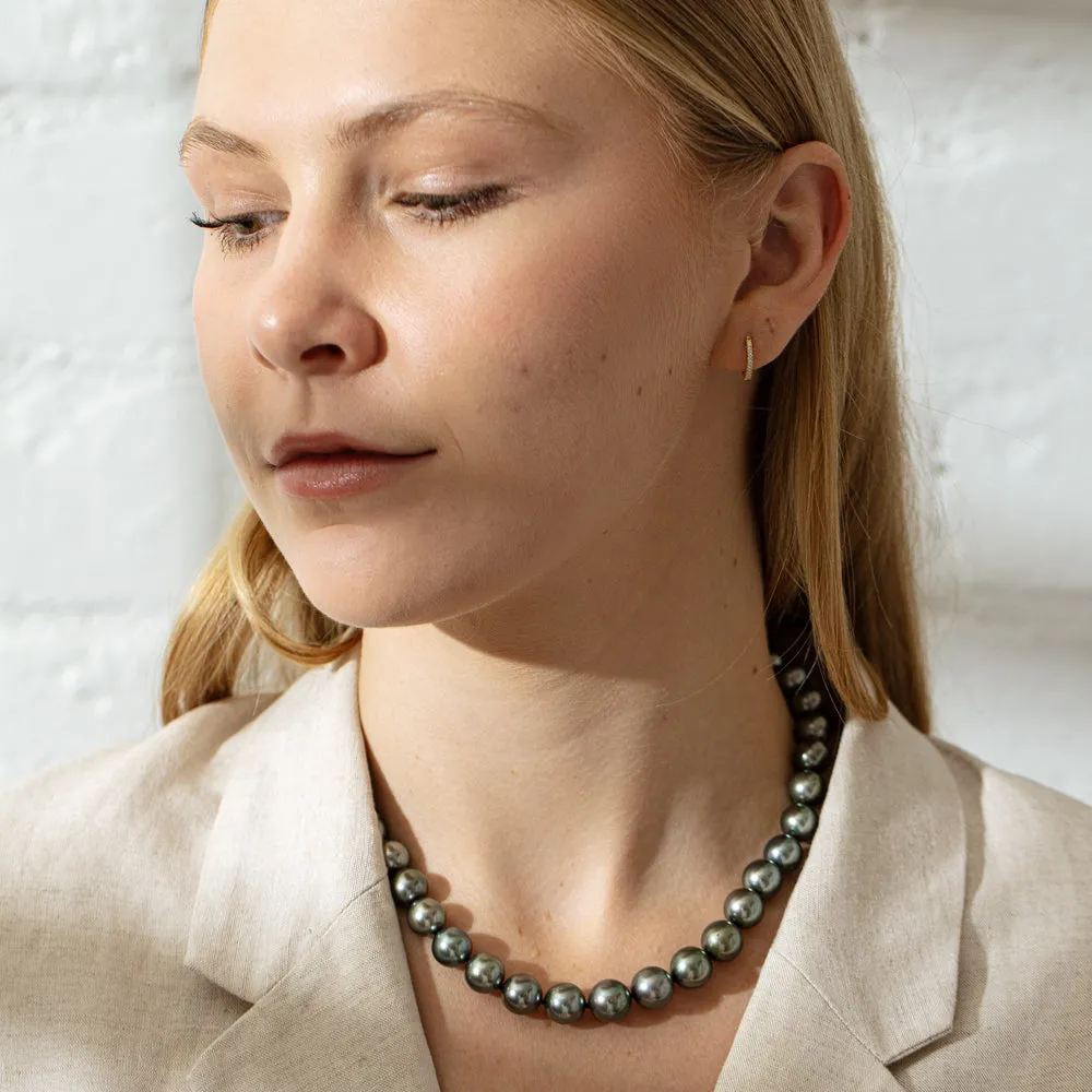 18ct White Gold Cultured Black Pearl Necklace
