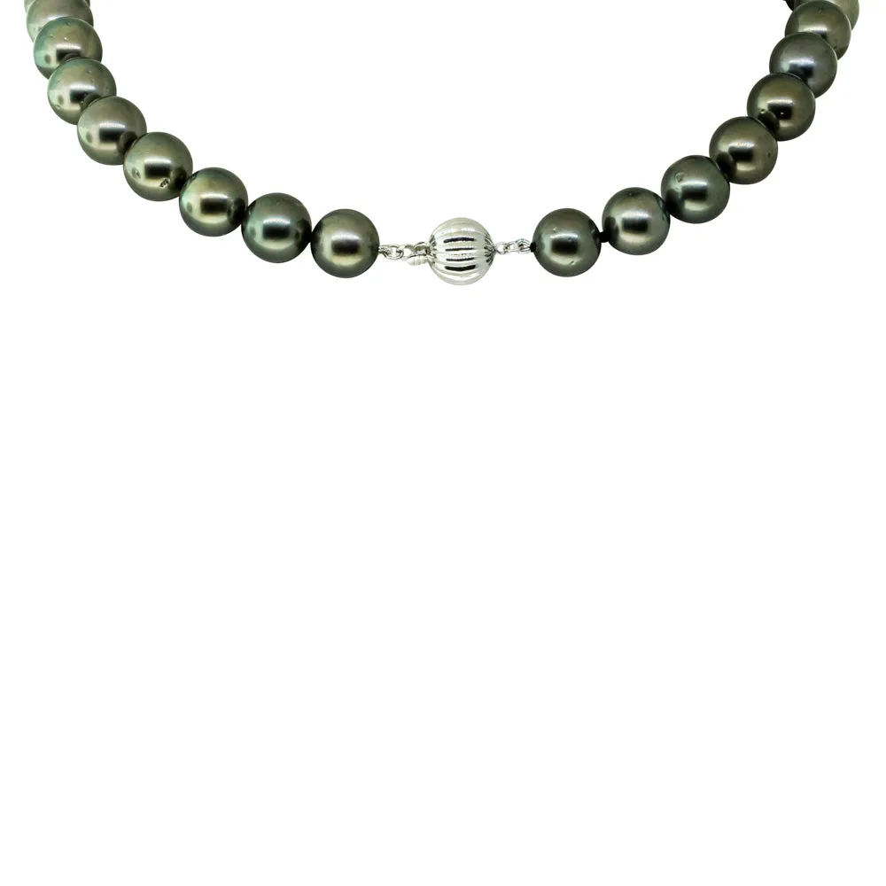 18ct White Gold Cultured Black Pearl Necklace