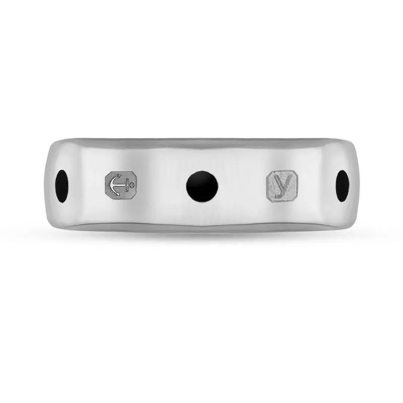 18ct White Gold Whitby Jet King's Coronation Hallmark 6mm Ring D