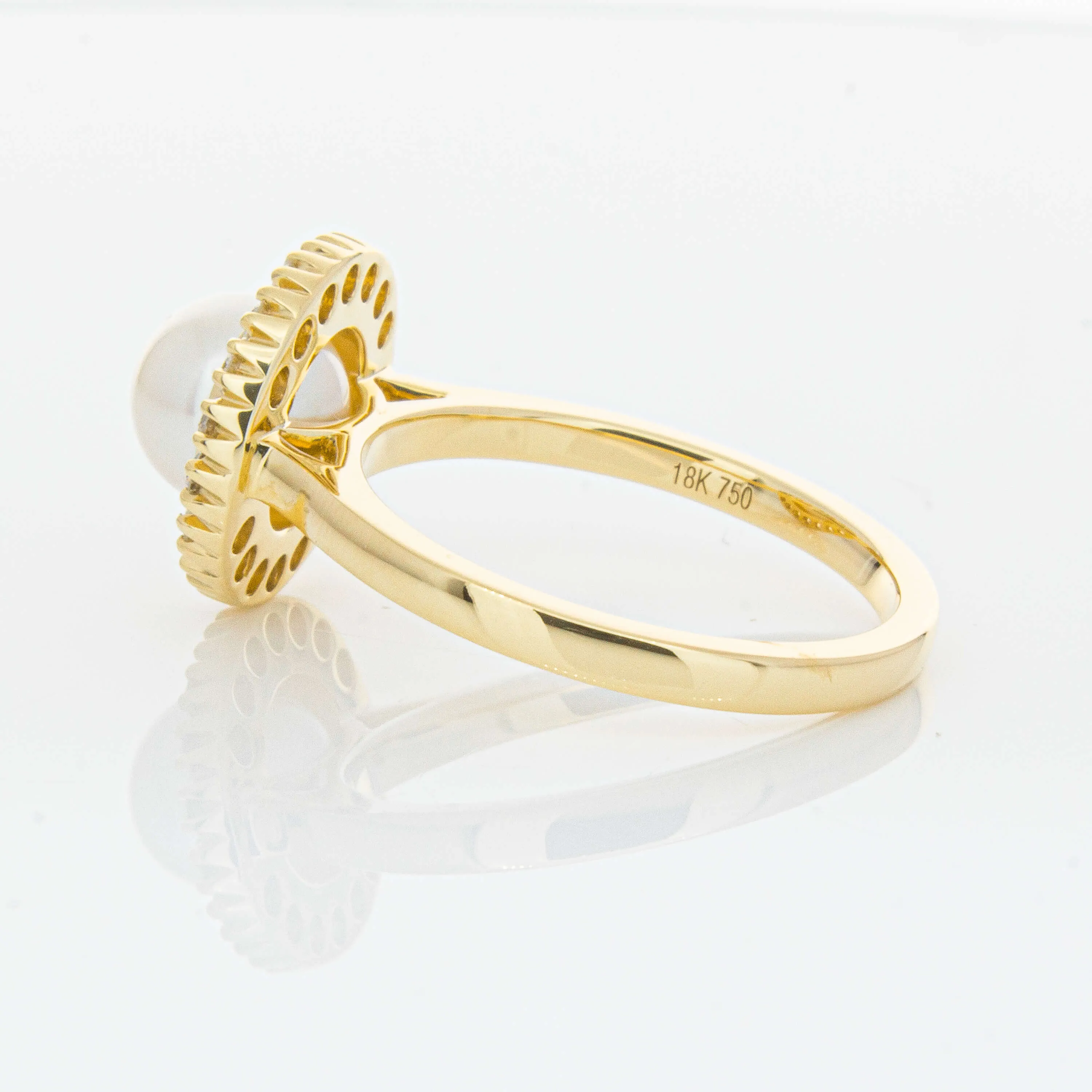 18ct Yellow Gold 7mm Akoya Pearl & Diamond Daisy Ring