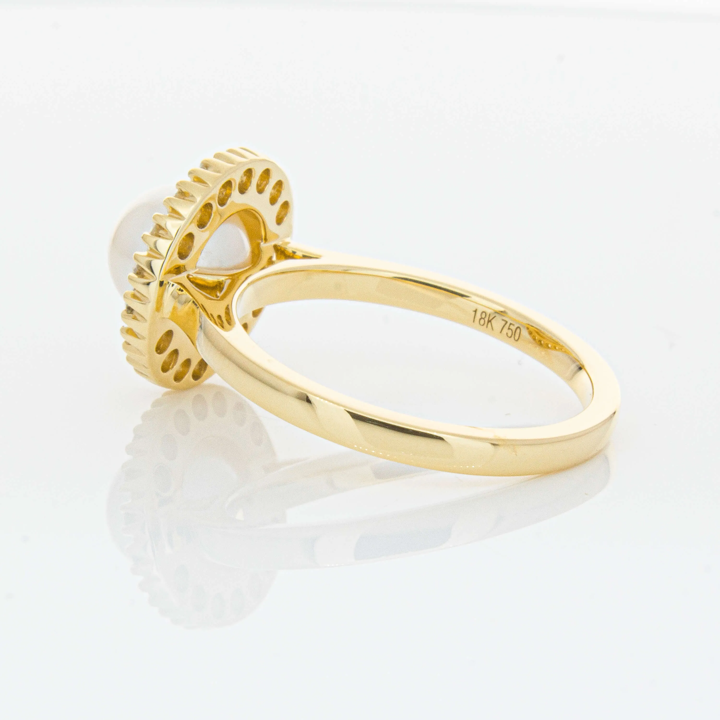 18ct Yellow Gold 7mm Akoya Pearl & Diamond Daisy Ring
