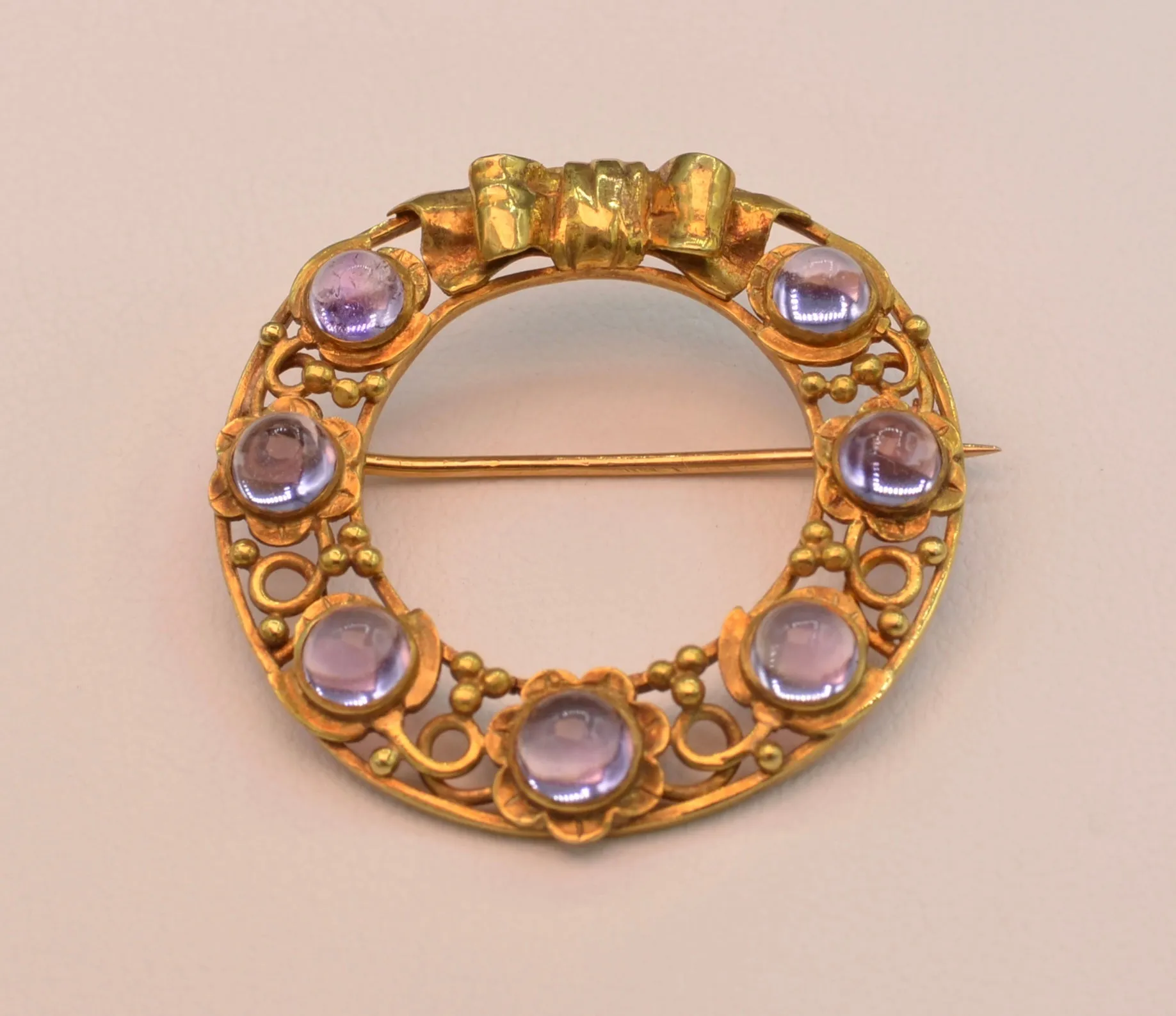18K yellow gold Circle Brooch with Amethysts