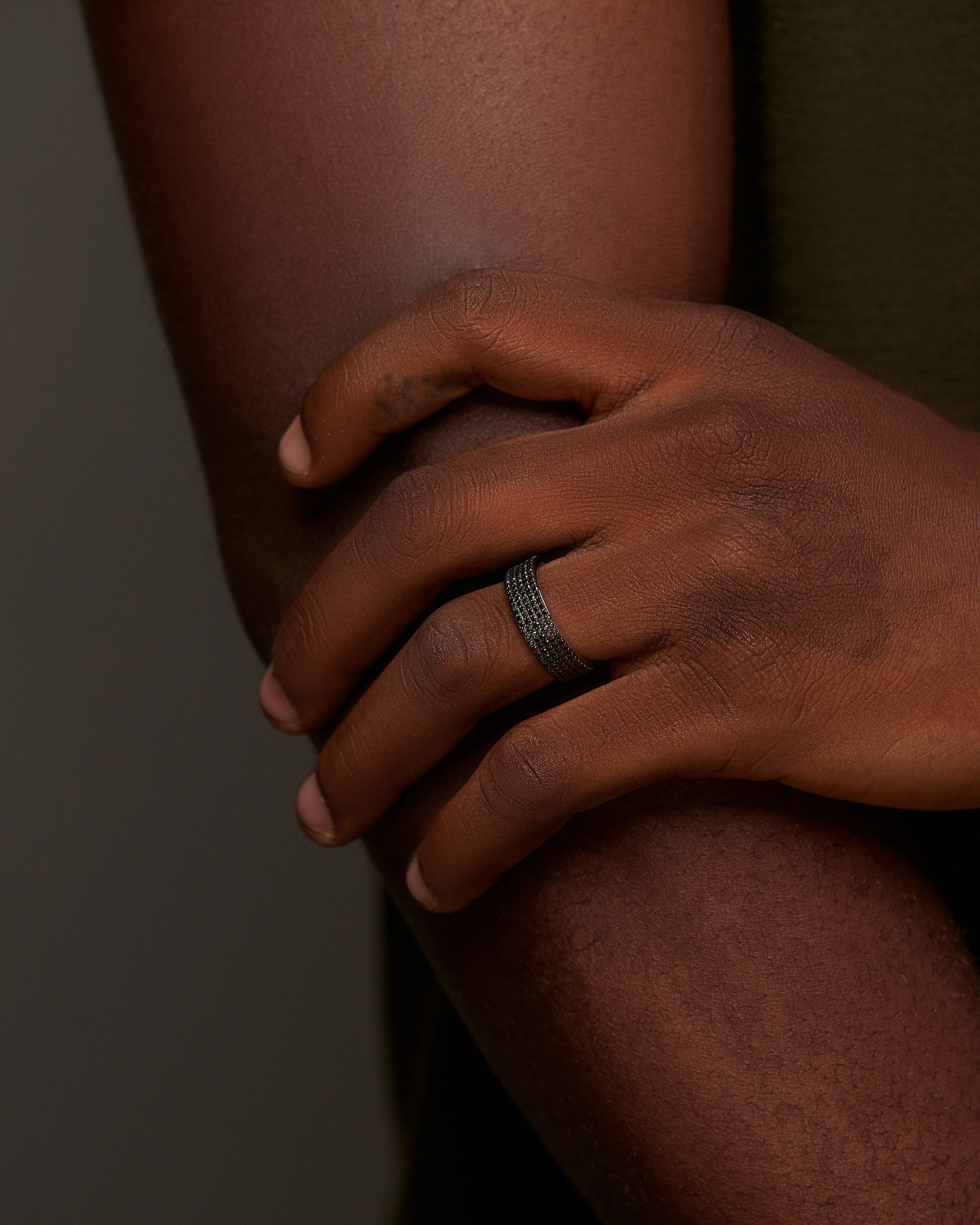 360 Black Diamond Band in 18K Gold