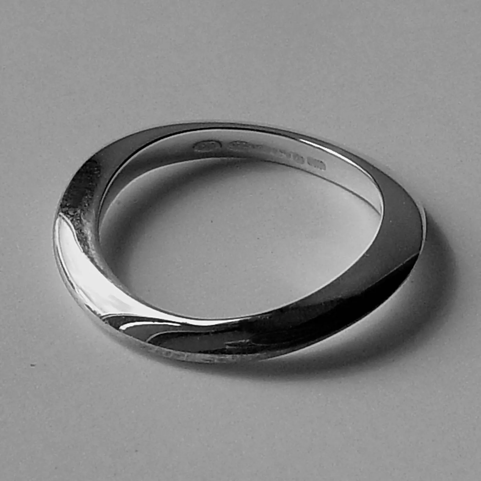 3mm Wavy Silver Shell Band