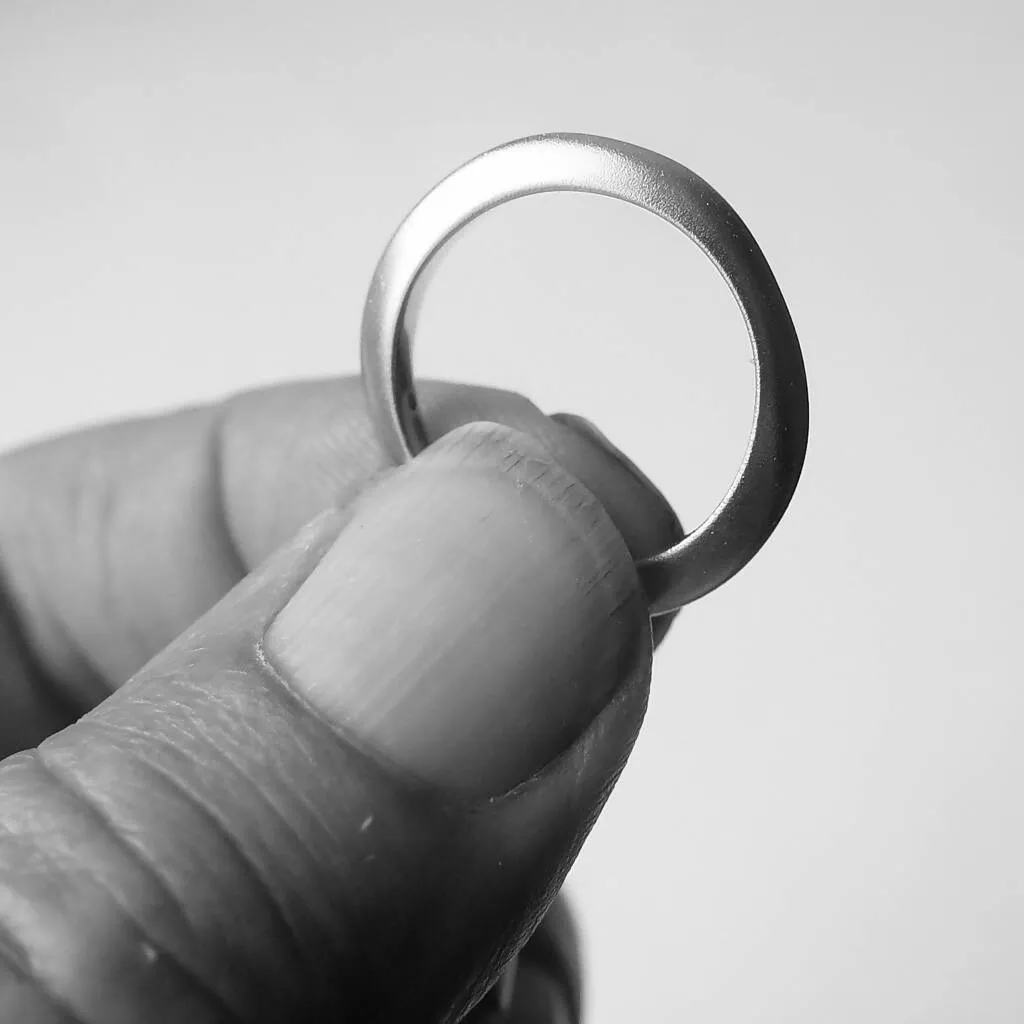 3mm Wavy Silver Shell Band