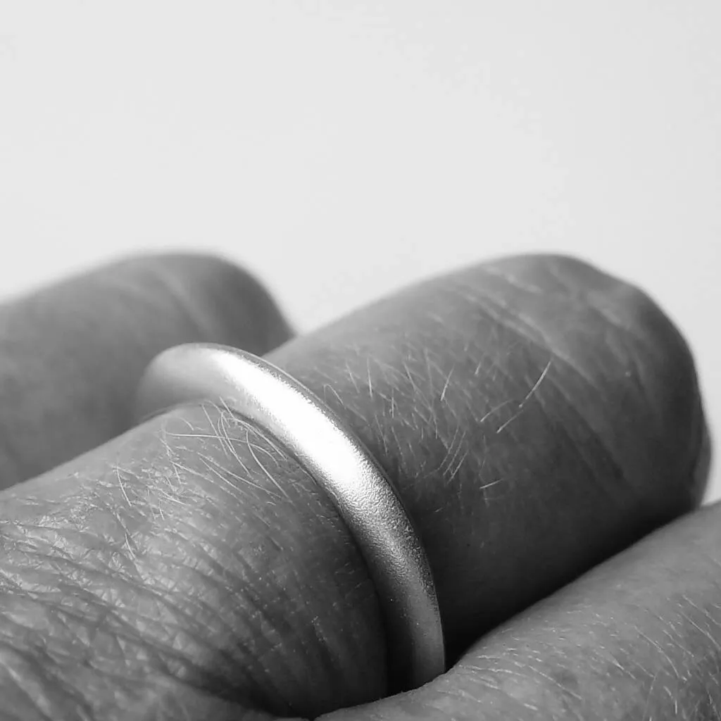 3mm Wavy Silver Shell Band