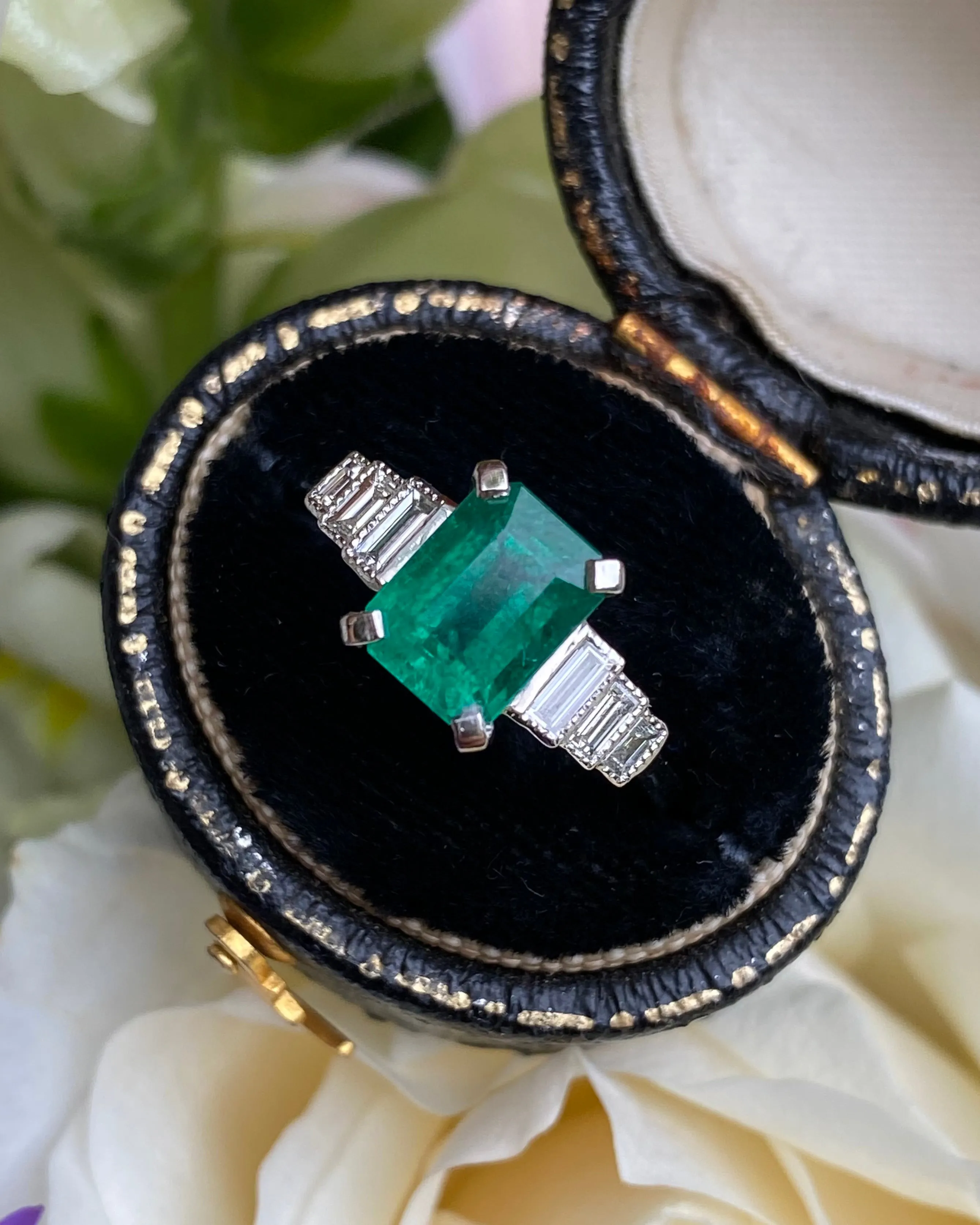 Art Deco Emerald and Diamond Ring Platinum 0.30ct   1.92ct