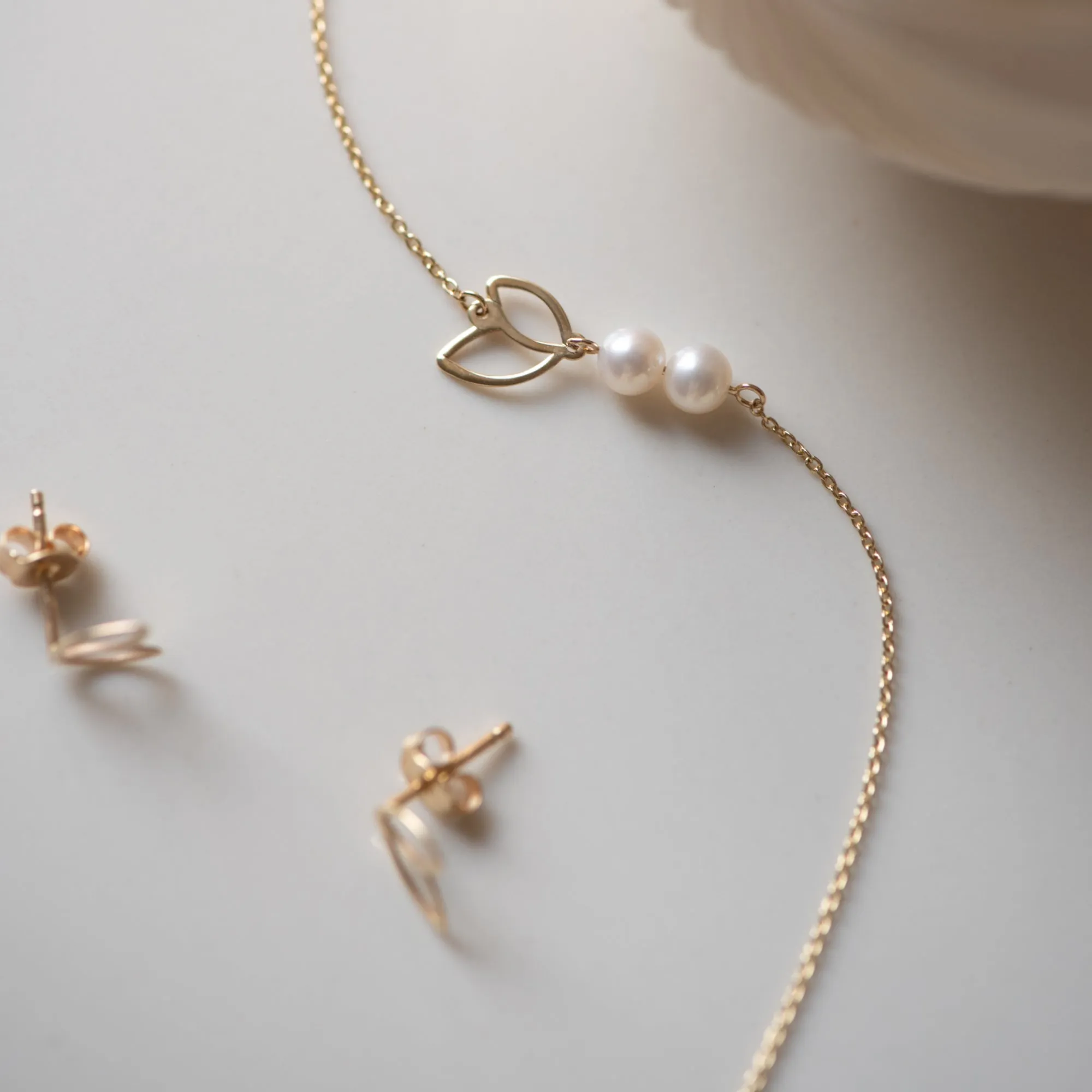Belleville No??mi 14 karat gold bracelet with freshwater pearls