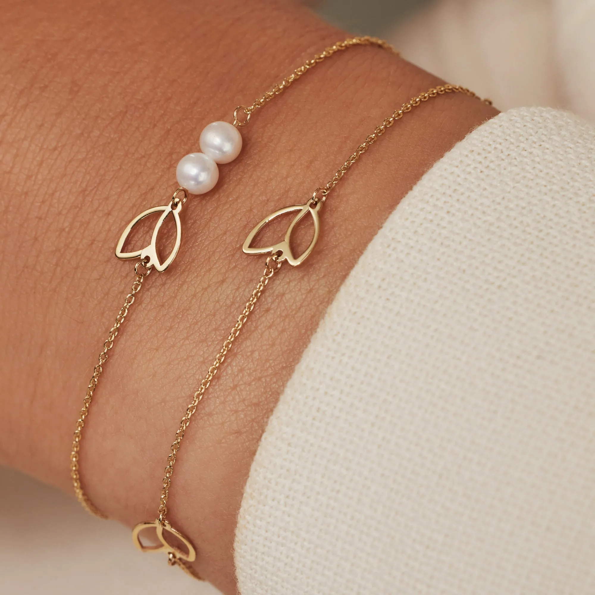 Belleville No??mi 14 karat gold bracelet with freshwater pearls