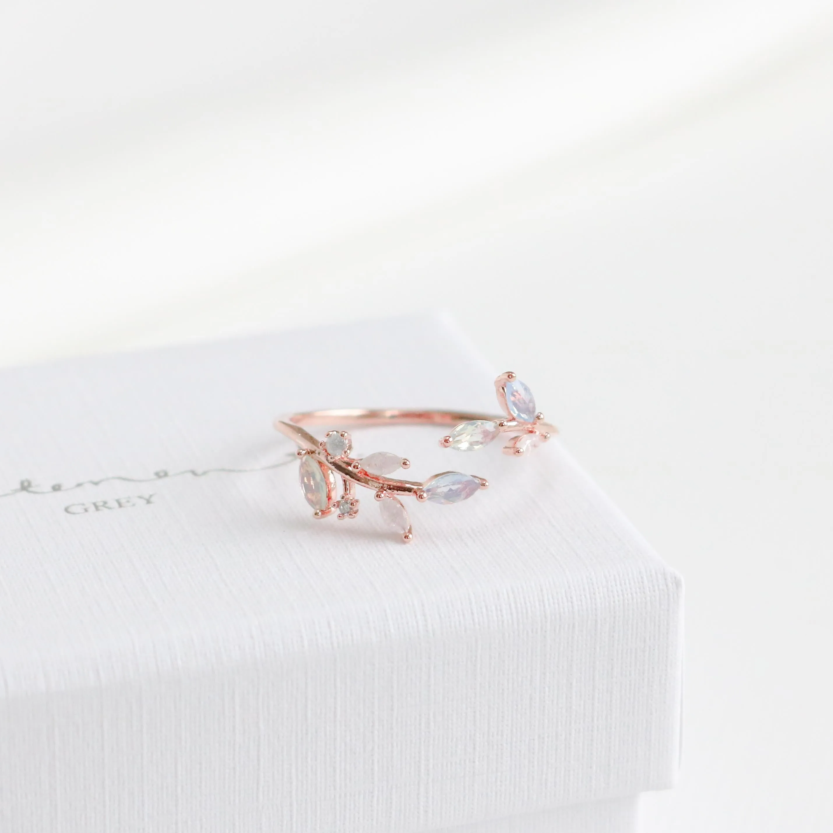 Bleu Leaf Ring