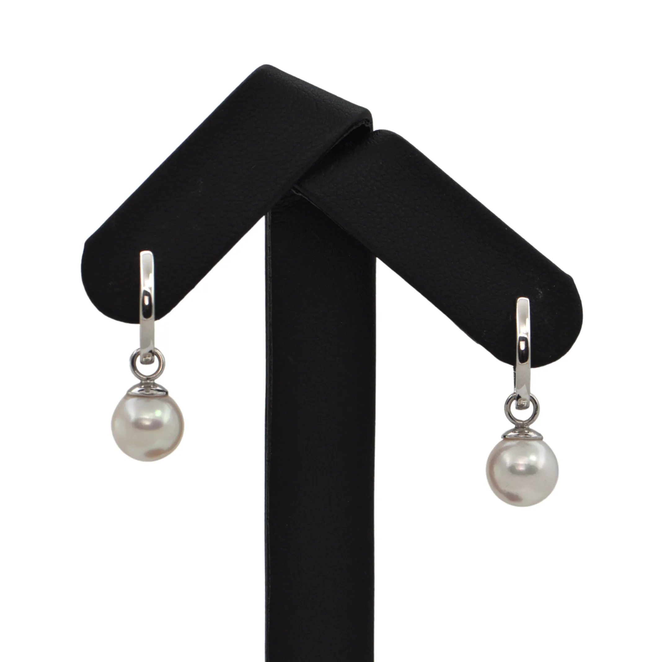 Daisy Exclusive 18k White Gold Oval Huggie Earring