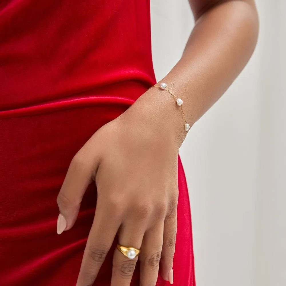Holiday Romance Pearl Bracelet
