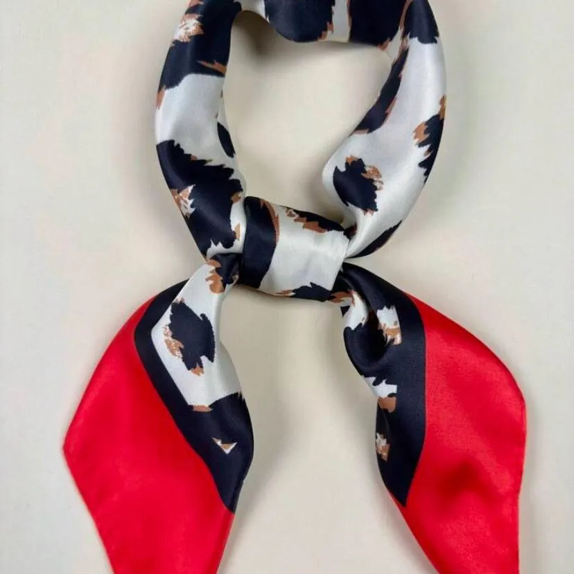 Lady in Leopard Patterned Bandana / Hair Scarf
