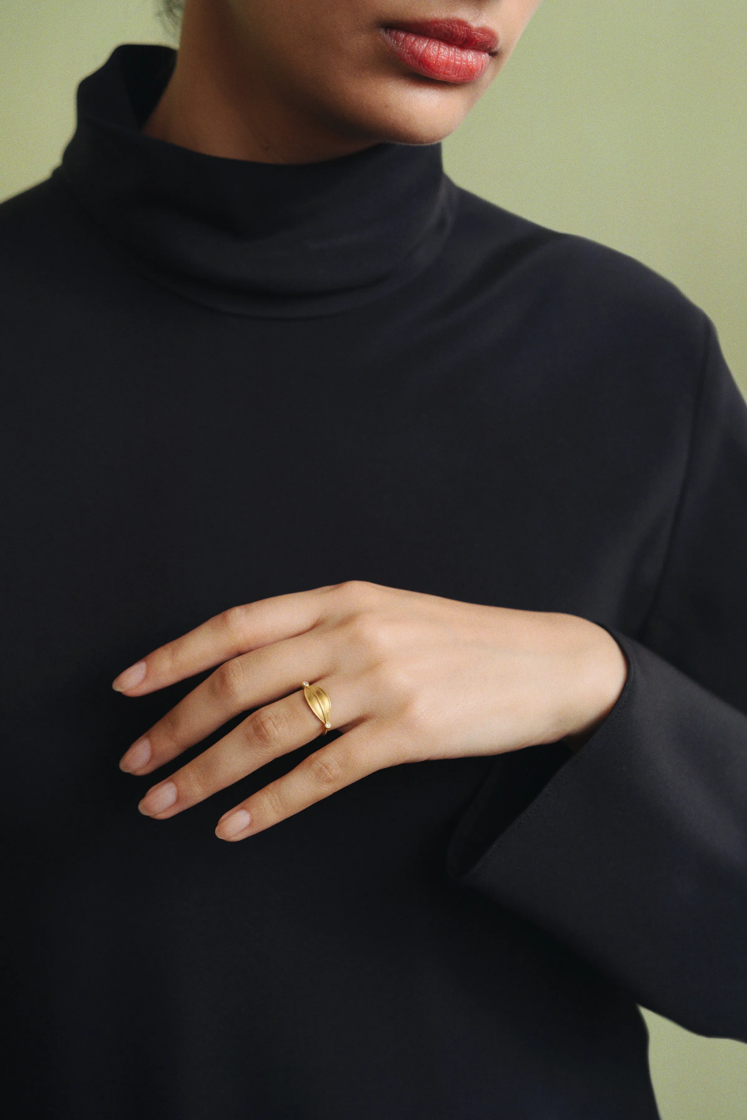 Laurus Ring with Diamonds