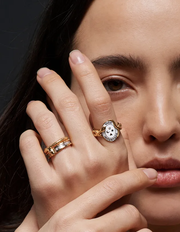 Lovestruck Pierced Thin Band : in Yellow Gold with Baguette Diamonds