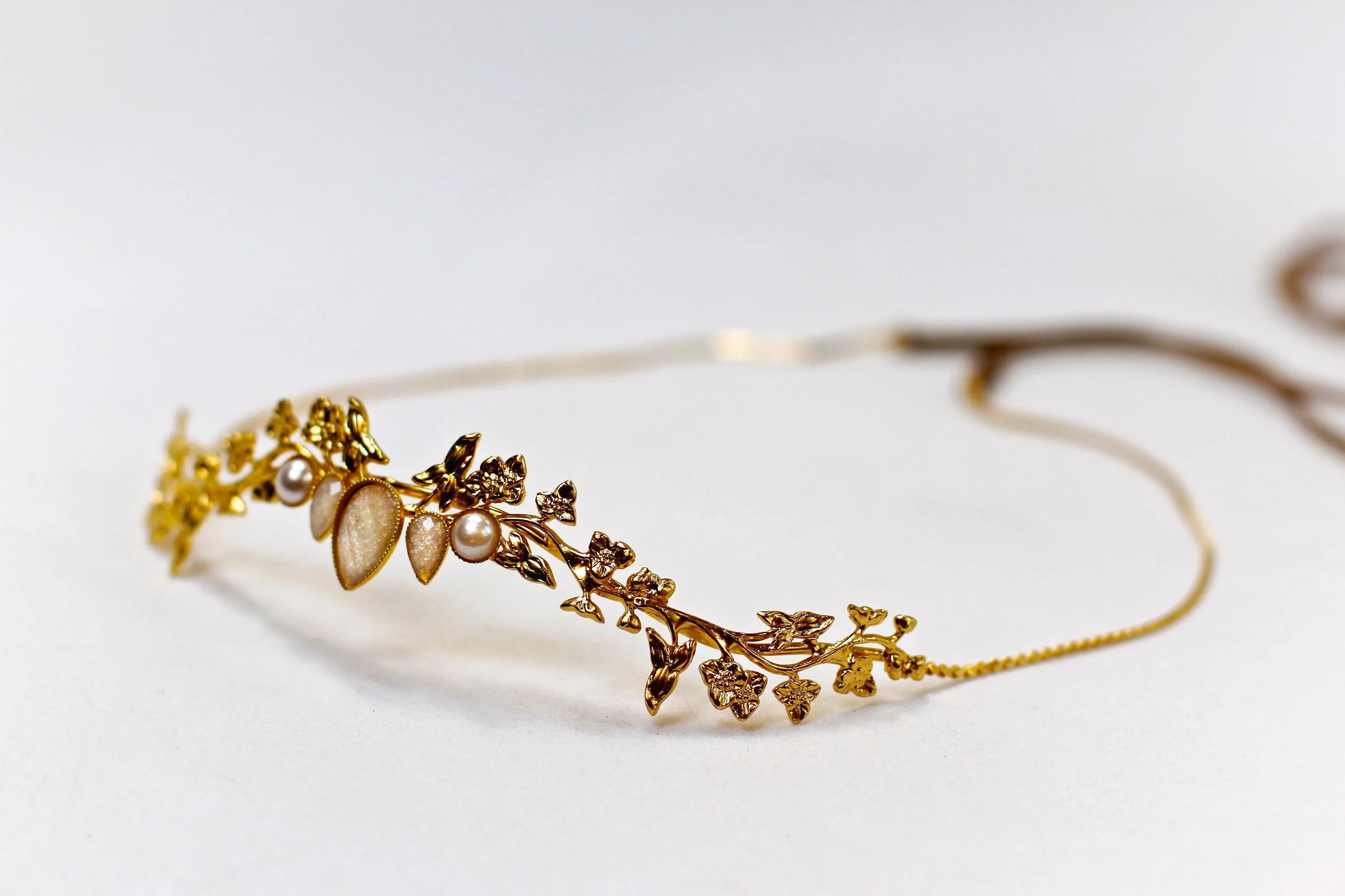 Made to Order* Eva Pearls & Leaves Hair Chain
