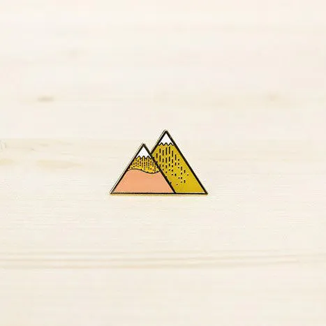 Origami Pin ?C Mountain