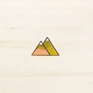 Origami Pin ?C Mountain