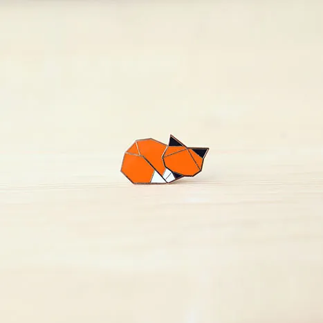 Origami Pin ?C Sleeping Woodland Fox