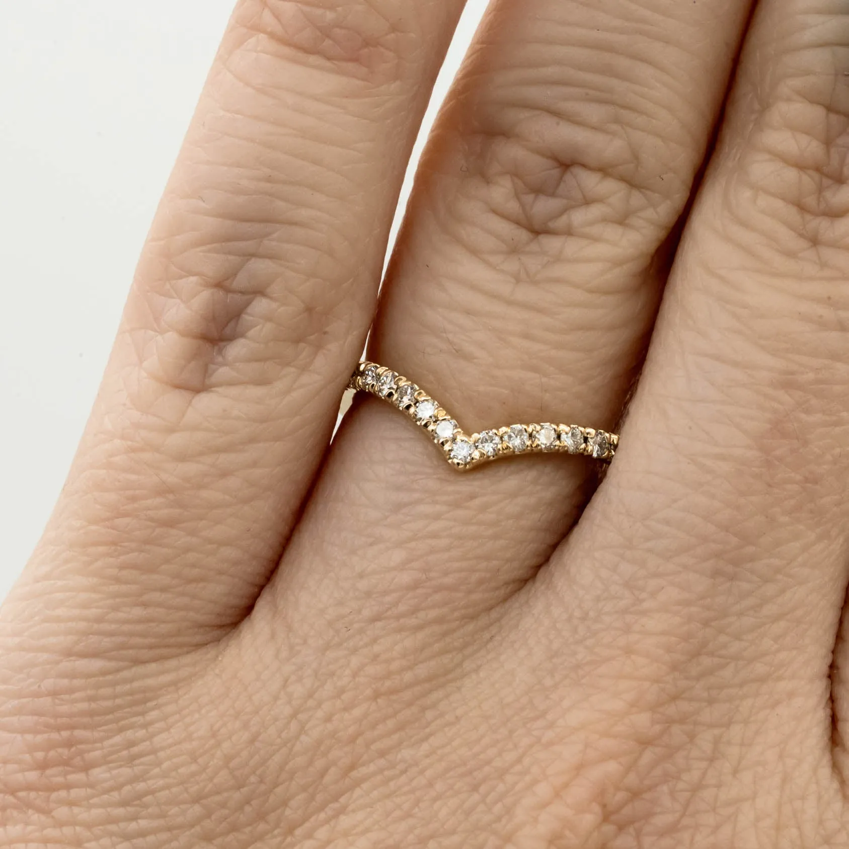 Pav Diamond Chevron Band