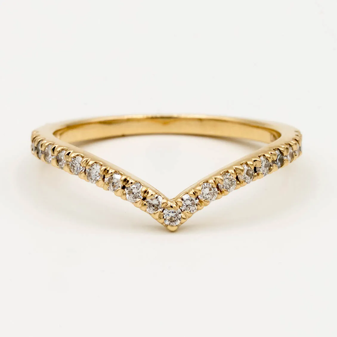 Pav Diamond Chevron Band