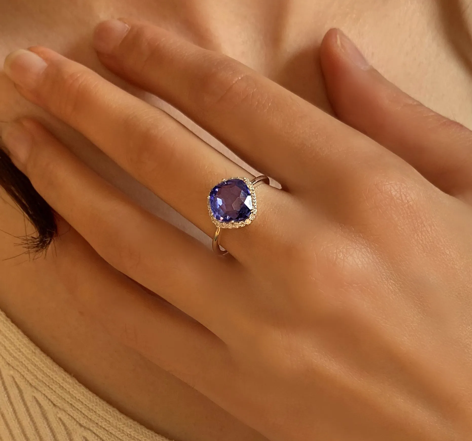 Rhodium-plated 925 silver ring assembled with blue quartz