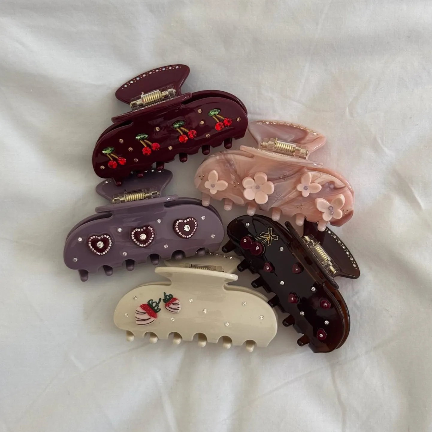 Sweetheart Clip in Bordeaux Chantilly Angel Food