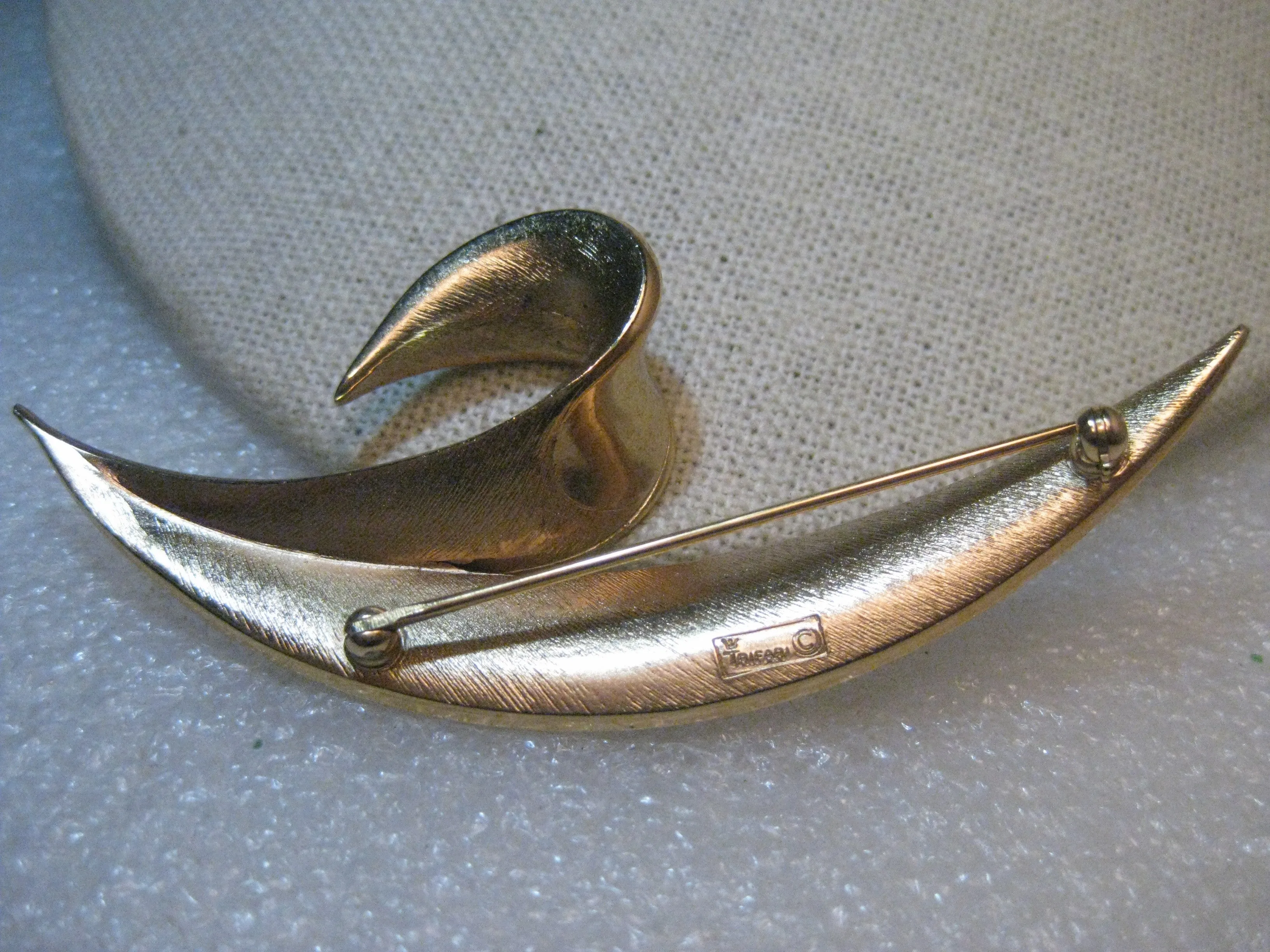 Vintage Crown Trifari Stem Brooch, 1960's Modern Design, 3.5", Gold Tone